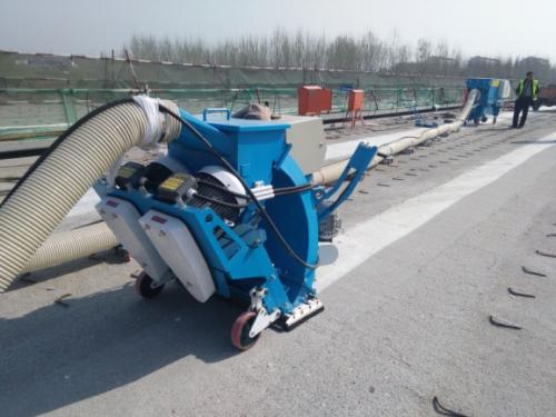 路面拋丸機(jī)施工現(xiàn)場 路面拋丸機(jī)施工現(xiàn)場