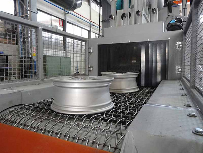 網帶式拋丸機使用現(xiàn)場圖片