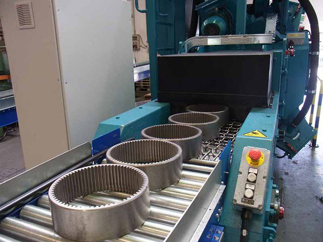 網帶式拋丸清理機使用現(xiàn)場圖片