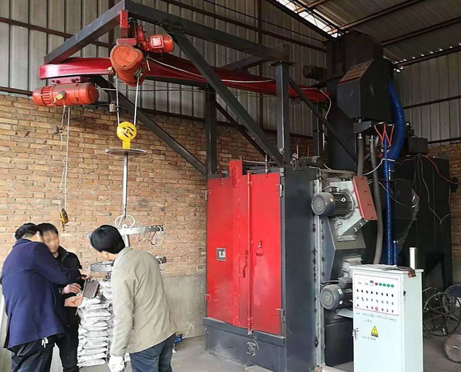 吊鉤式拋丸清理機(jī)使用現(xiàn)場(chǎng)圖 吊鉤式拋丸清理機(jī)使用現(xiàn)場(chǎng)圖